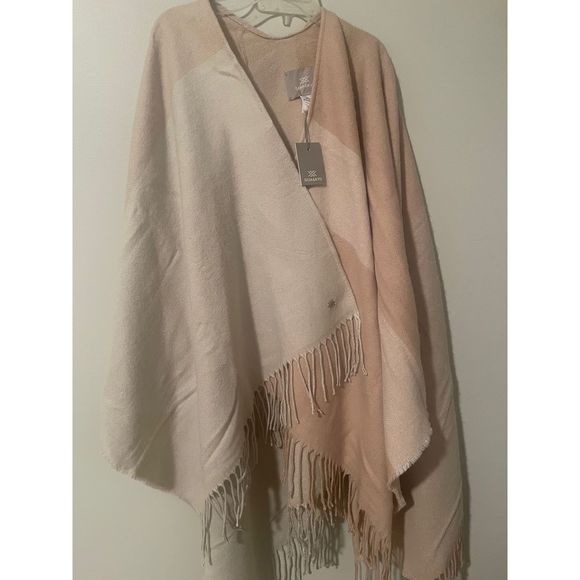 Soia and Kyo Poncho - Picture 5 of 5